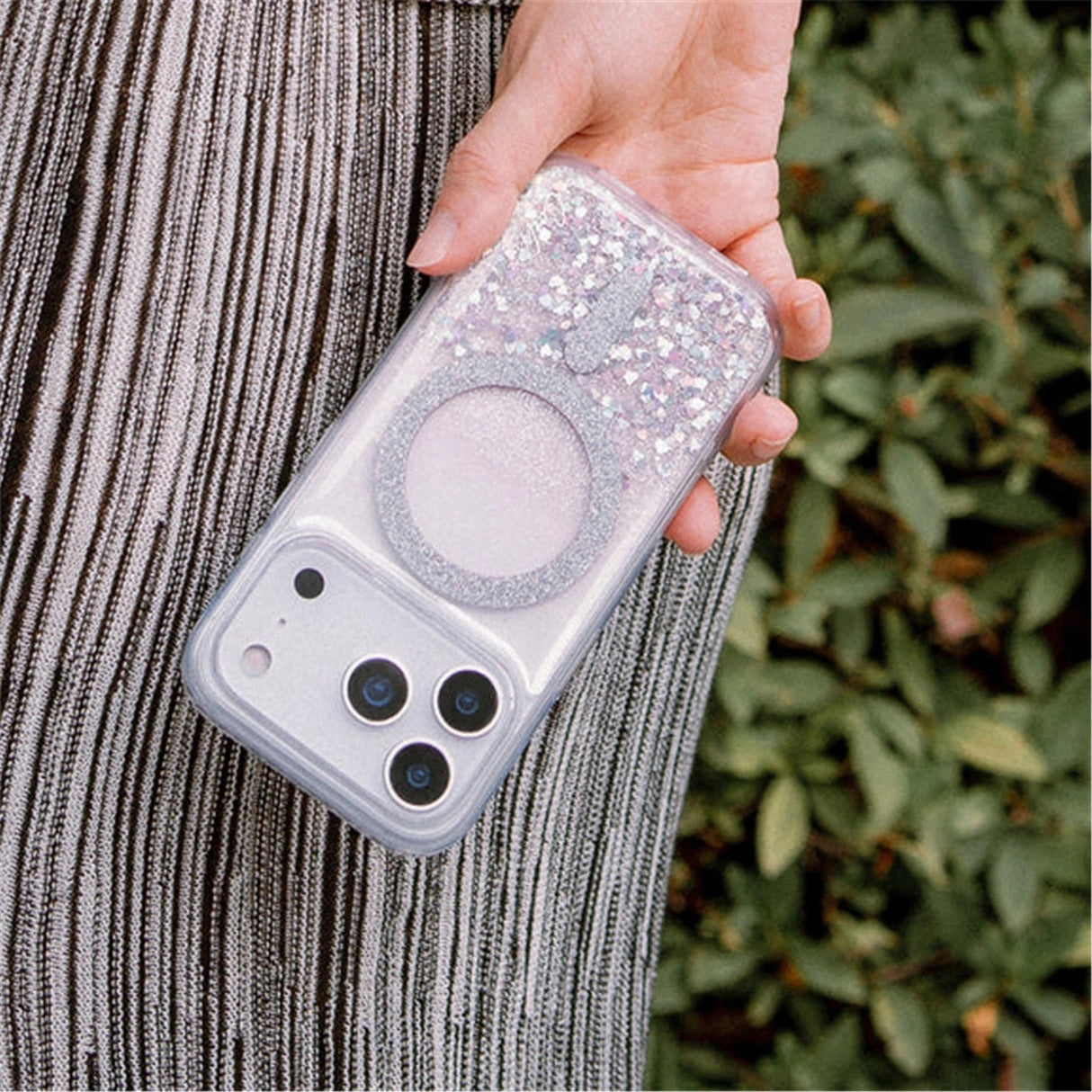 Uniq Coehl Iphone 17 Pro (2025) 6.3 Magnetic Charging Solea - Glitter Hearts