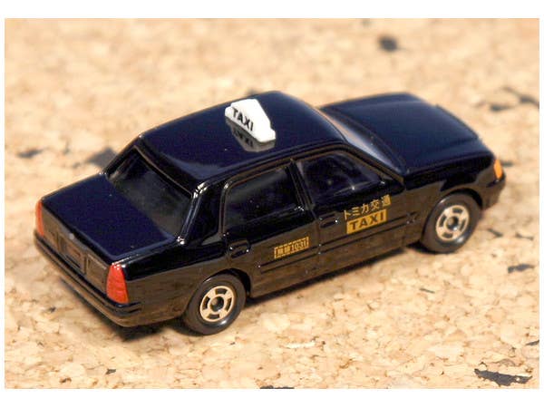 سيارة توميكا تويوتا كراون كومفورت تاكسي - تي تي ٧٤٦٨٨١