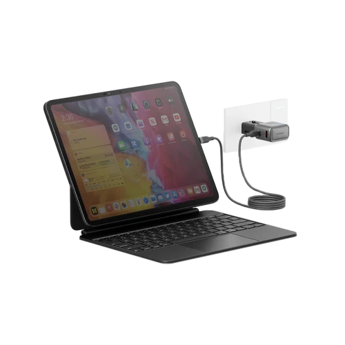 محول سفر Energea TravelGo بمنفذ واحد USB-C و USB-A بقدرة 35 واط بتقنية الشحن السريع PD - أسود معدني