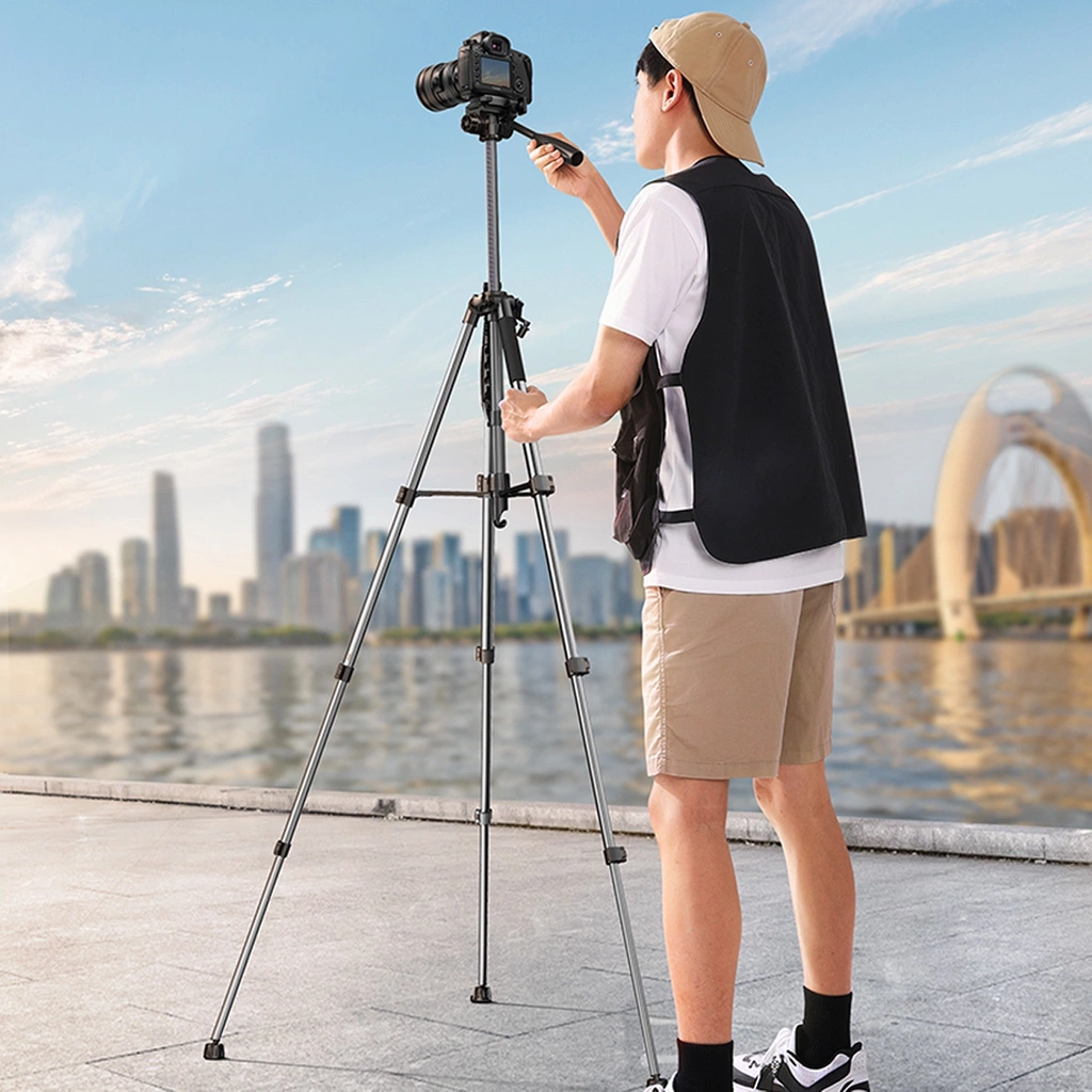 UGREEN Professional Tripod for Phone & Camera LP661