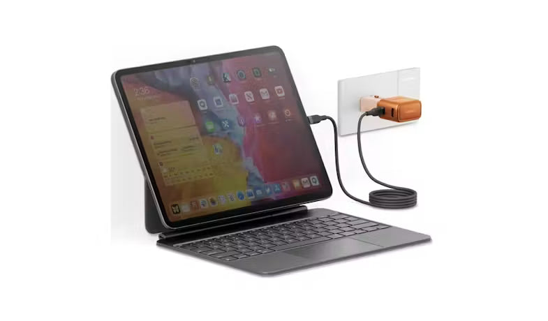 محول سفر Energea TravelGo بمنفذ USB-C واحد ومنفذ USB-A واحد بقدرة 35 واط - برتقالي