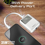 باور بانك بروميت سعة 10000 مللي أمبير فائق الصغر بقدرة شحن سريع 35 واط مع كابل USB-C مدمج باللون الأبيض