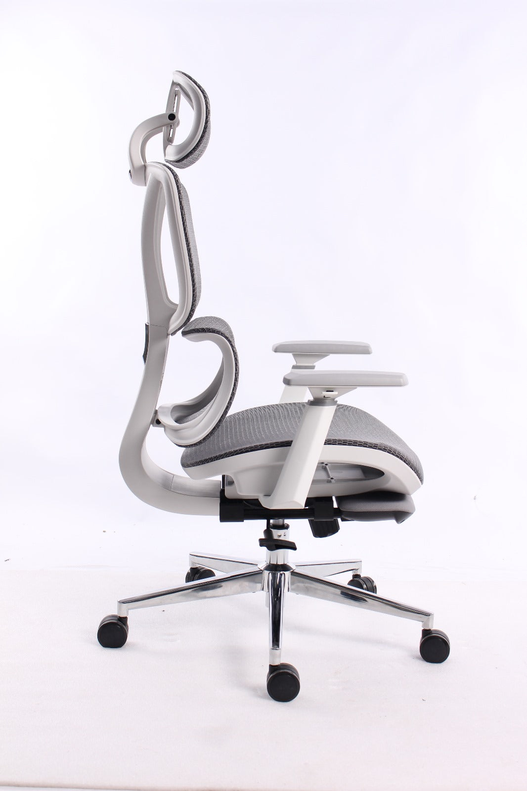 Black Bull UMGC6002B mesh office and gaming Chair With footrest , adjustable Headrest up & down  3D armrest  , load weight: 130kg ,white / Gray (Assembly not Included)